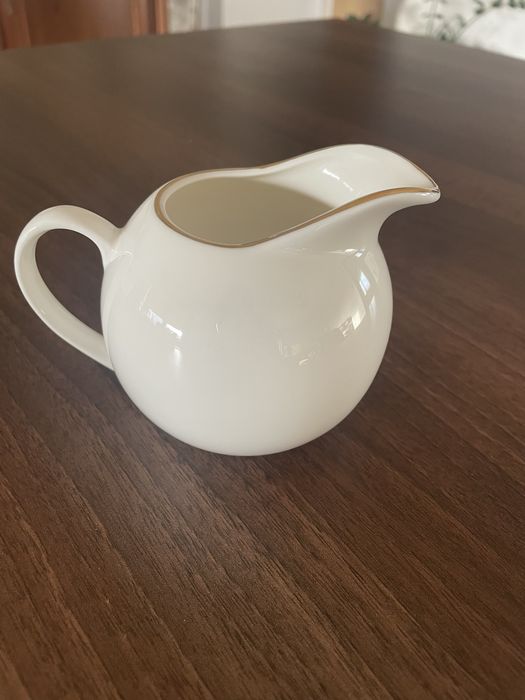 Nowy porcelanowy mlecznik