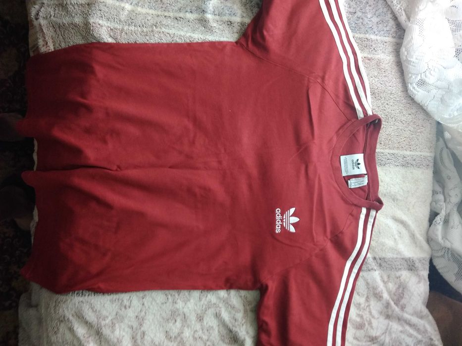 Футболка Adidas на лампасах