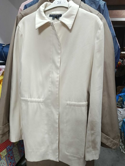 Casaco pele de pêssego cor  nude elegante.