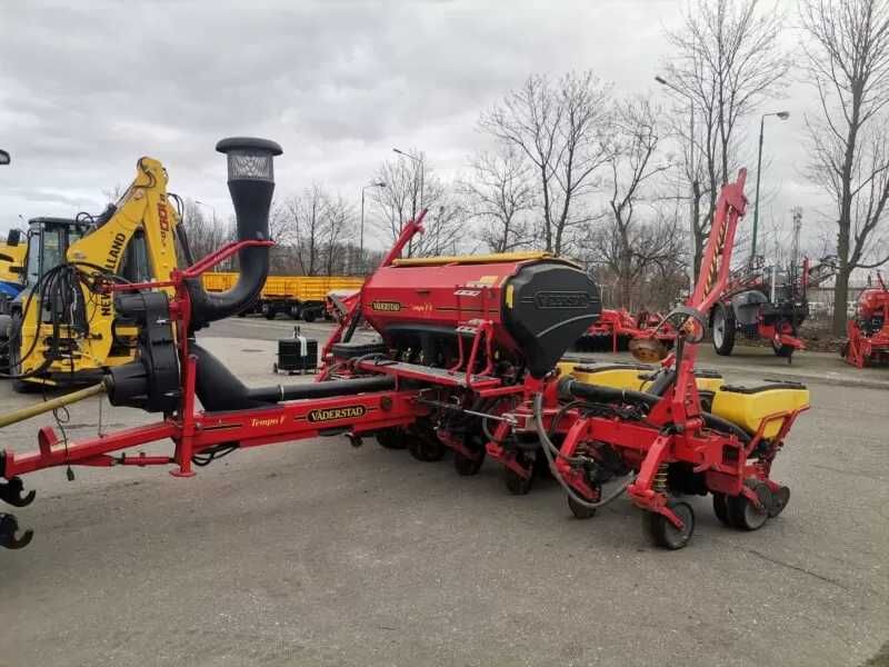 Usługa punktowego siewu kukurydzy przy wykorzystaniu Vaderstad Tempo TPF8