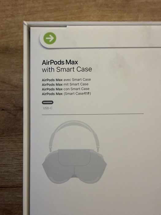 AirPods Max with Smart Case