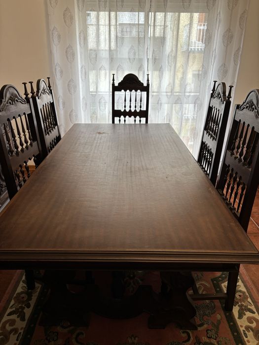 Conjunto móvel, mesa e cadeiras