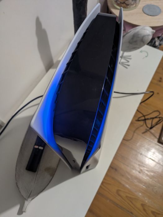 Consola  PS5 c/ leitor - 825GB