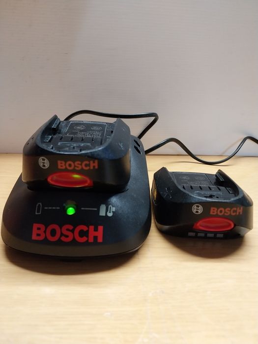 Baterias originais BOSCH 14,4 V: 1,5 Ah Li-Ion + Carregador
