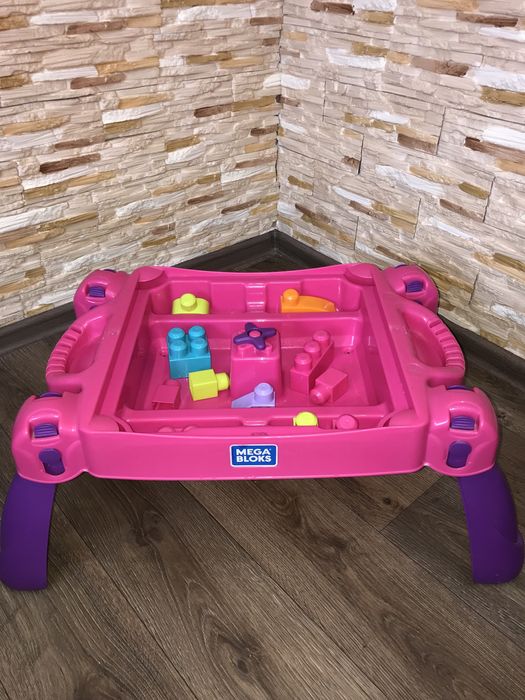 Конструктор Megabloks в наборі до столика йде 20 блоків