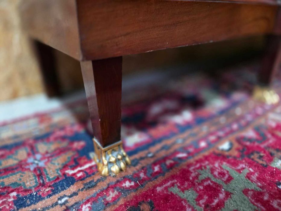 Biblioteczka Empire okuwana mosiądzem #2370 Stylowy Węgrów