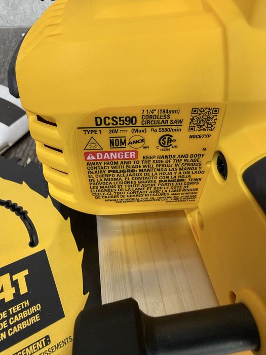 Циркалярна пила DeWalt  DCS590