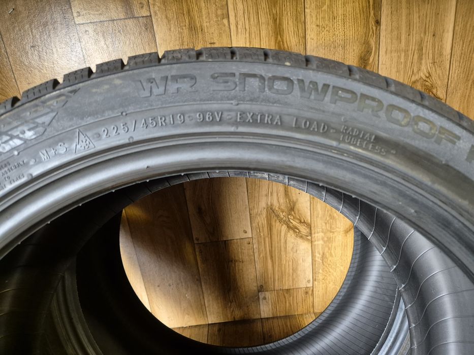 225/45/19 Nokian Para zima jak Nowe 100%Bieżnika