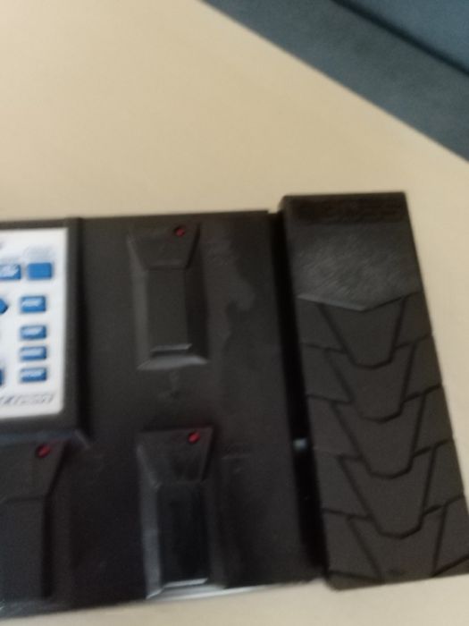 Vendo Pedaleira clássica BOSS mE- 33