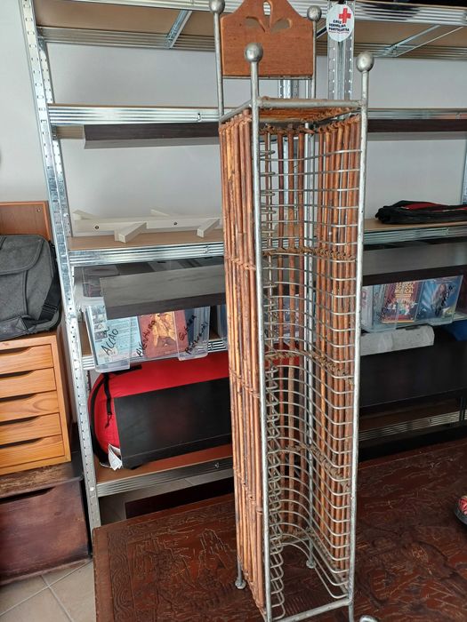 Coluna para arrumação de 30 Cd´s