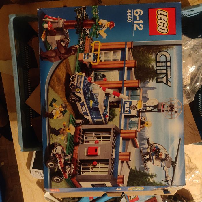 Pudełka  lego  różne