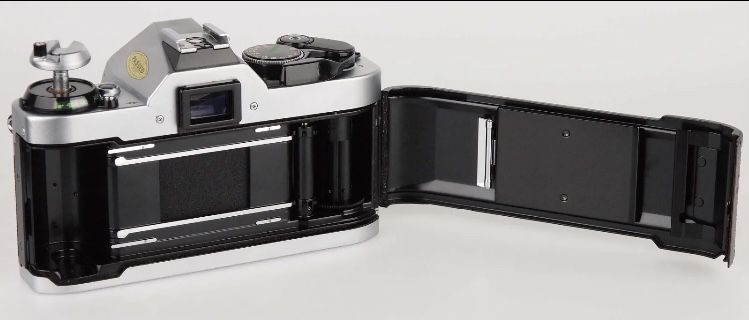 Canon Ae-1 Program + Canon FD 28mm f2.8 - Q/Nova
