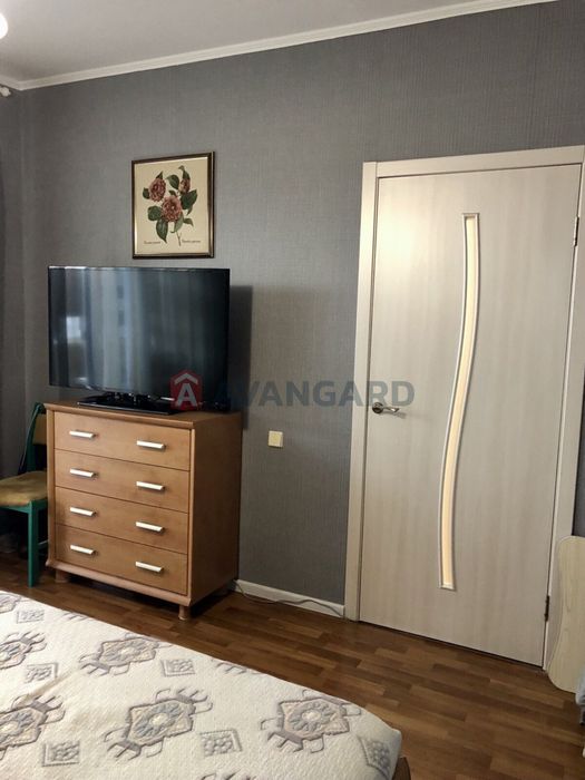 Продам 3 кімнатну з холом на Лівому березі