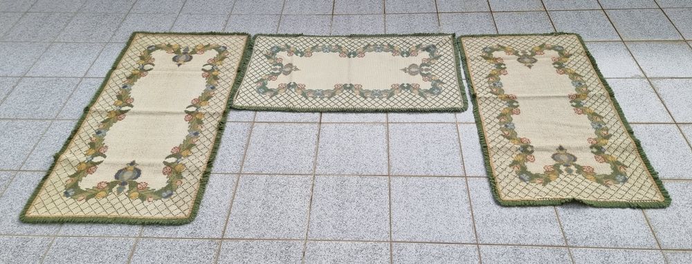 3 Carpetes Arreiolos (70cm comp. x 1,25cm larg.)
Dimensões:
70cm compr