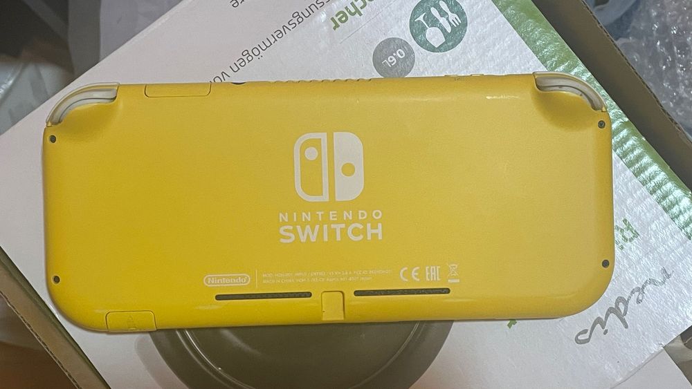 Nintendo Switch Lite Amarela