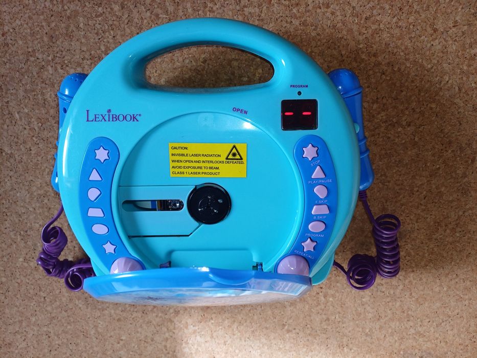 Frozen leitor de cd, karaoke, 2 microfones, bom estado.