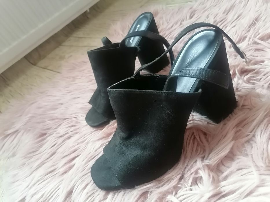 Czarne sandałki na obcasie Graceland Deichmann