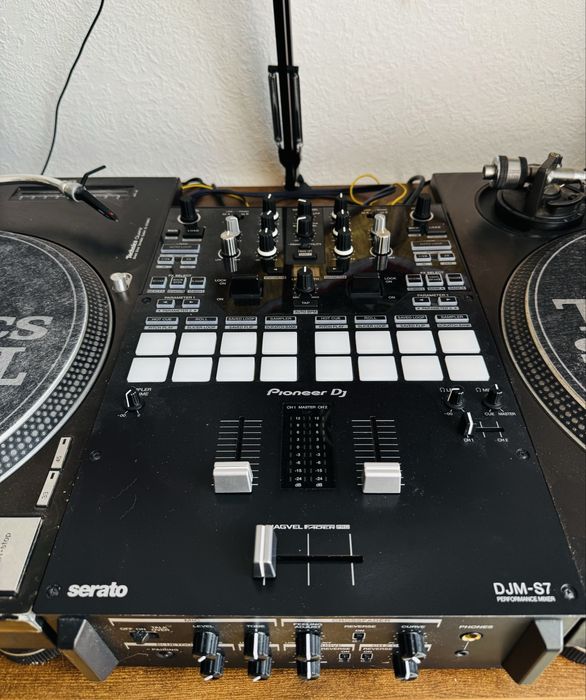 2 x Technics SL 1210 MK2 + Pioneer DJM S7