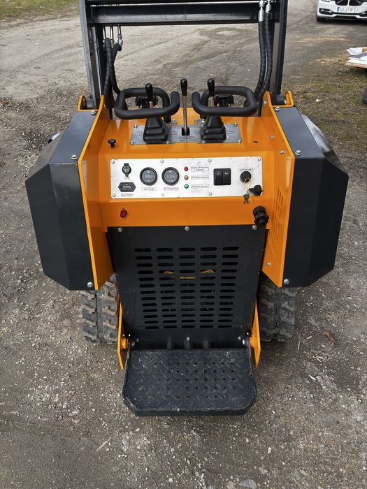 Skid steer zestaw  mini ładowarka gąsienicowa bobcat z osprzętem