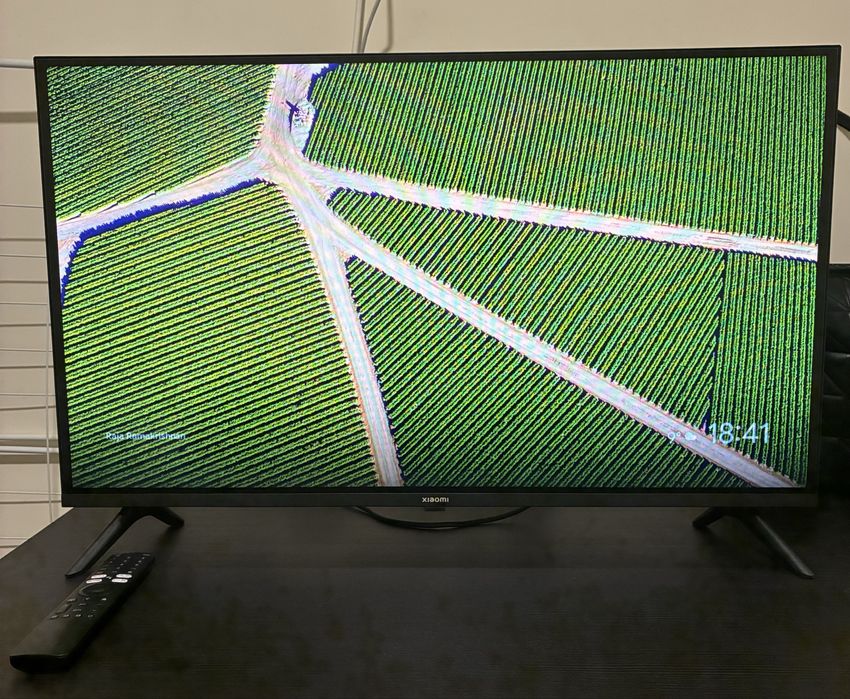 Televisão smart tv xiaomi 32 polegadas, pouco tempo de uso.