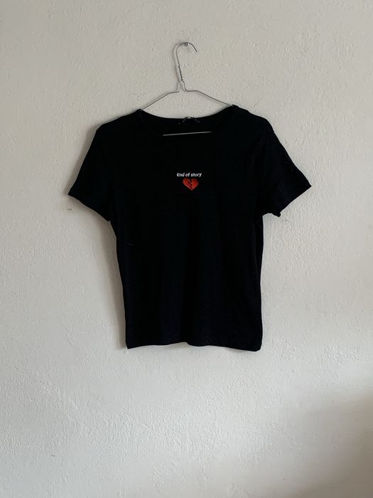 T-shirt z napisem „end of story”