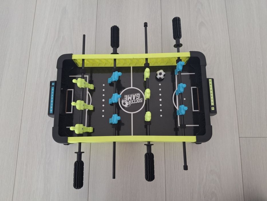 Gra piłkarzyki dla dzieci