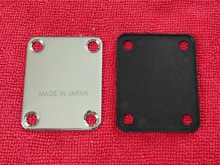 Neckplate do gitary z napisem "Made in Japan"