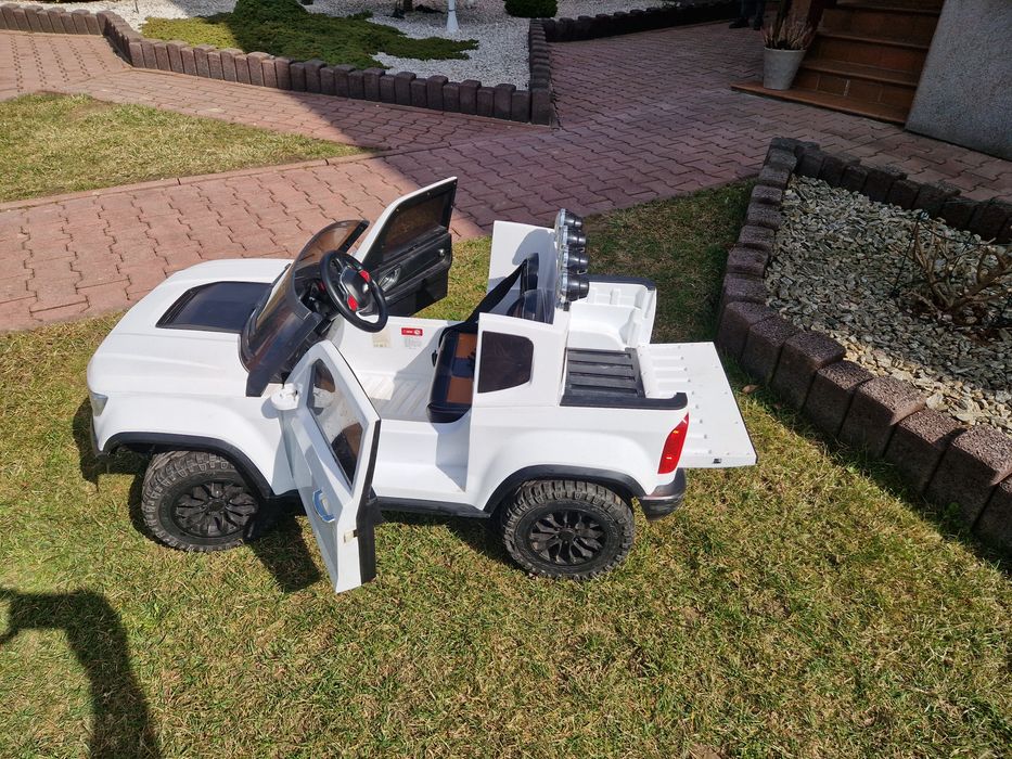 Samochodzik akumlatorowy