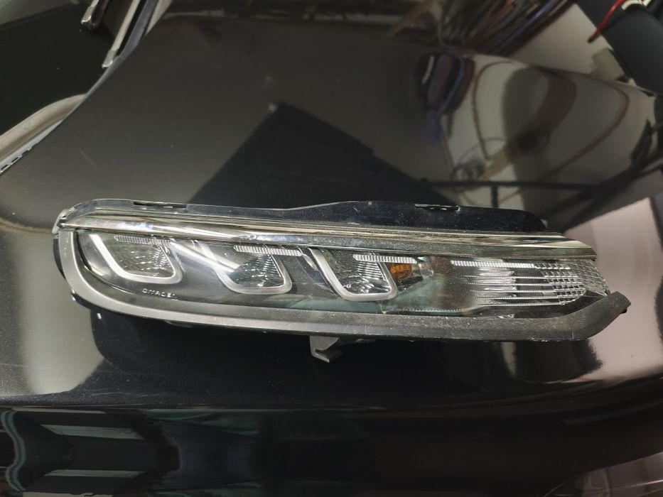 Farol diurno direito C3