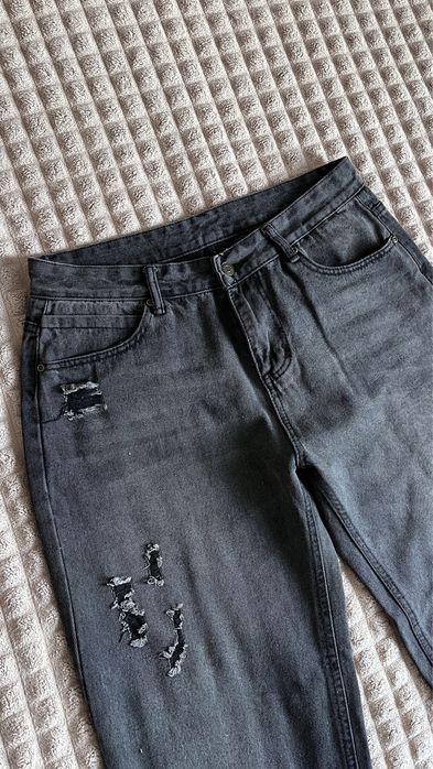 Якісні джинси XL -XXL, майже нові дефектів нема, подертості на колінах