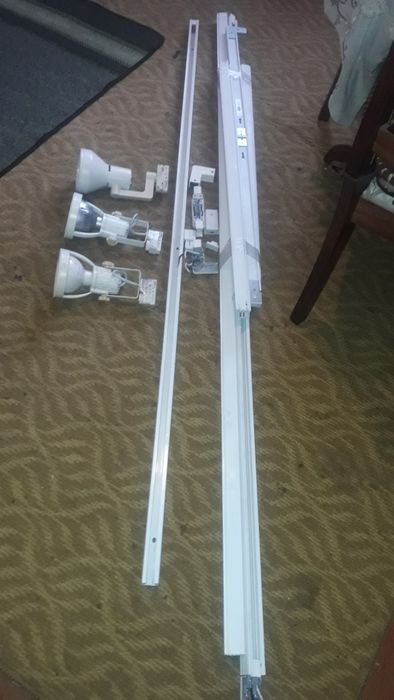 Трекові 3х фазні накладні світільніки.