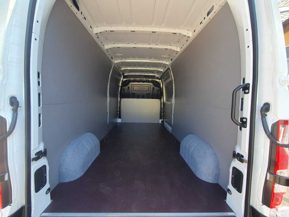 Zabudowa paki sklejką Renault Master L3 zabudowa busa