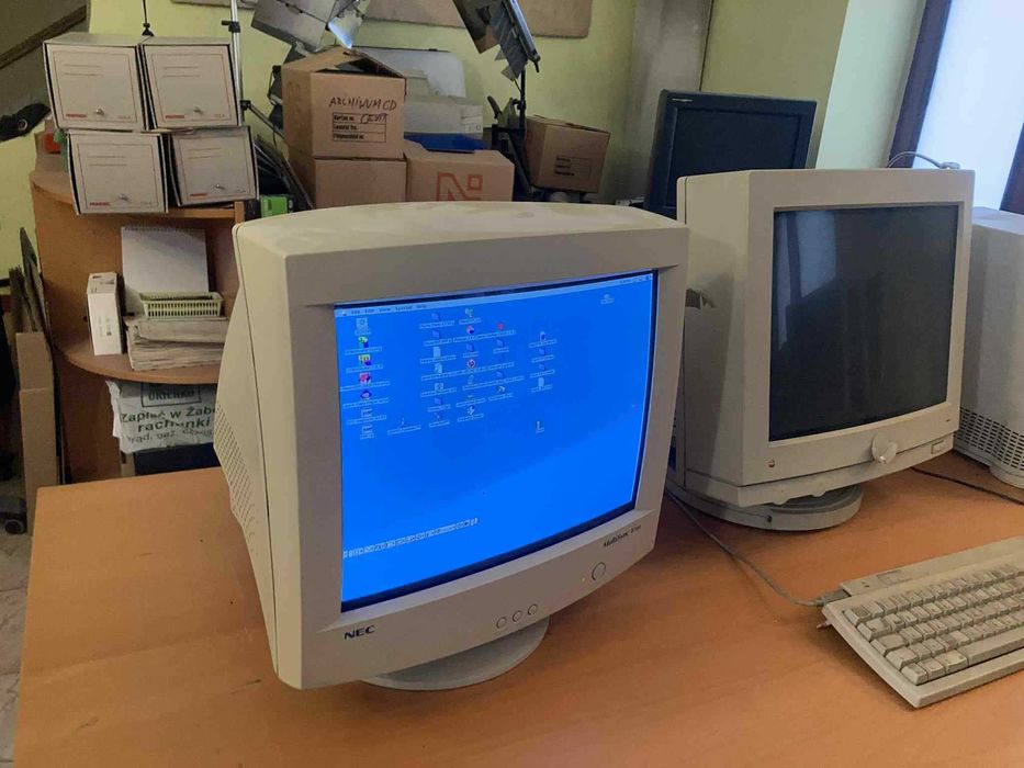 Monitor CRT 17" NEC MultiSync V720 retro gaming