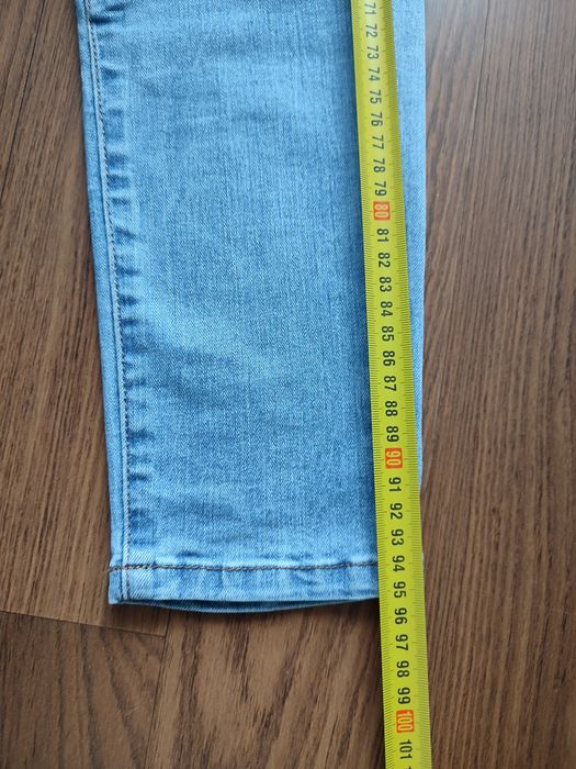 Spodnie jeansowe Cropp 36