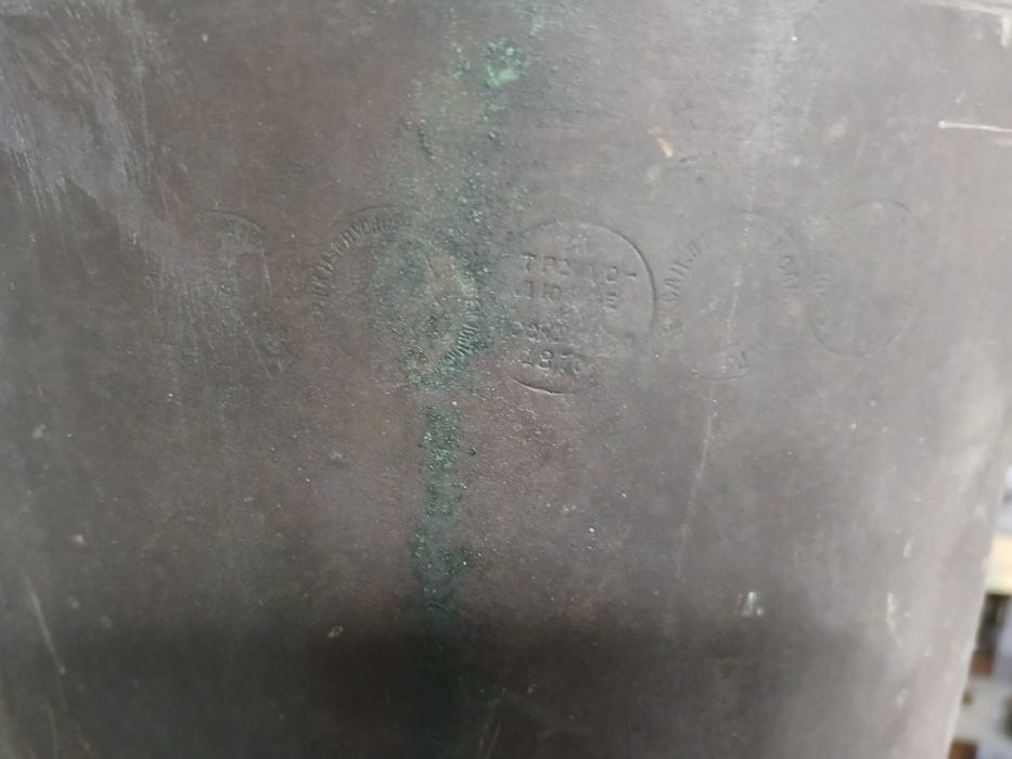 Продам самовар  старинный на дровах.

Состояние на фото.

Пер