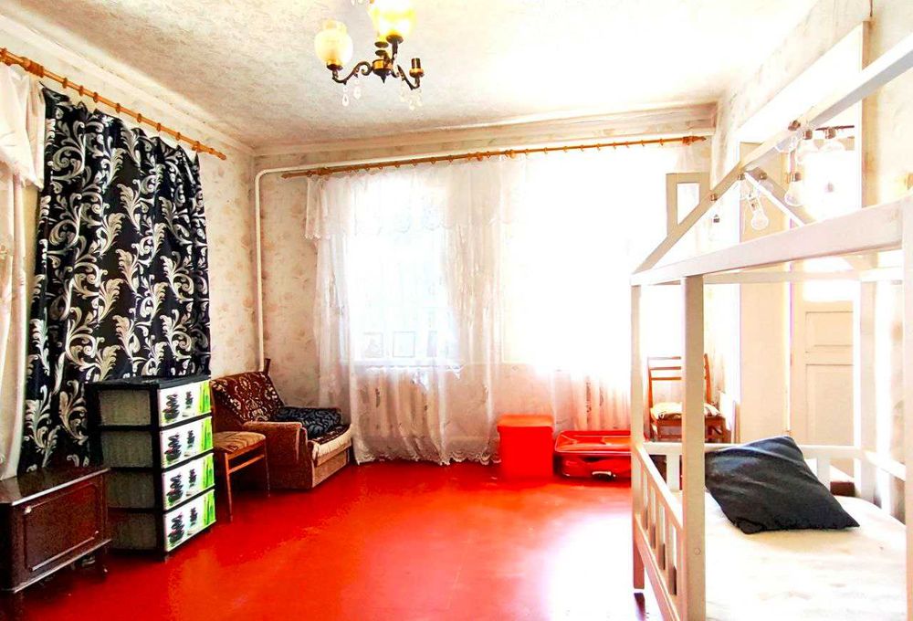 Продам окремий будинок з газом і зручностями в Дергачах р-н Піски.