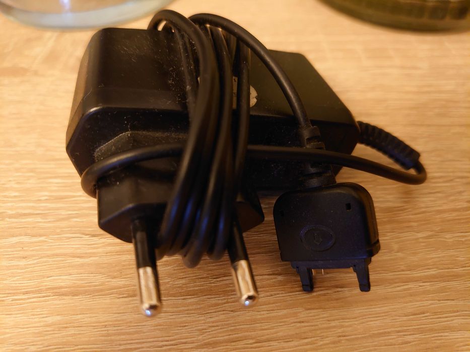 Зарядний пристрій - тел. Еріксон / Sony Ericsson