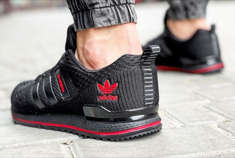 Кросівки Adidas  41 чорні з червоним