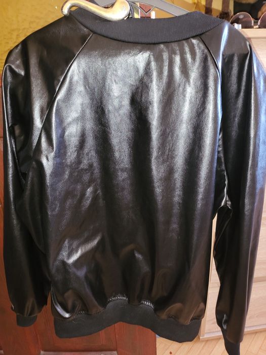 Куртка бомбер из экокожи