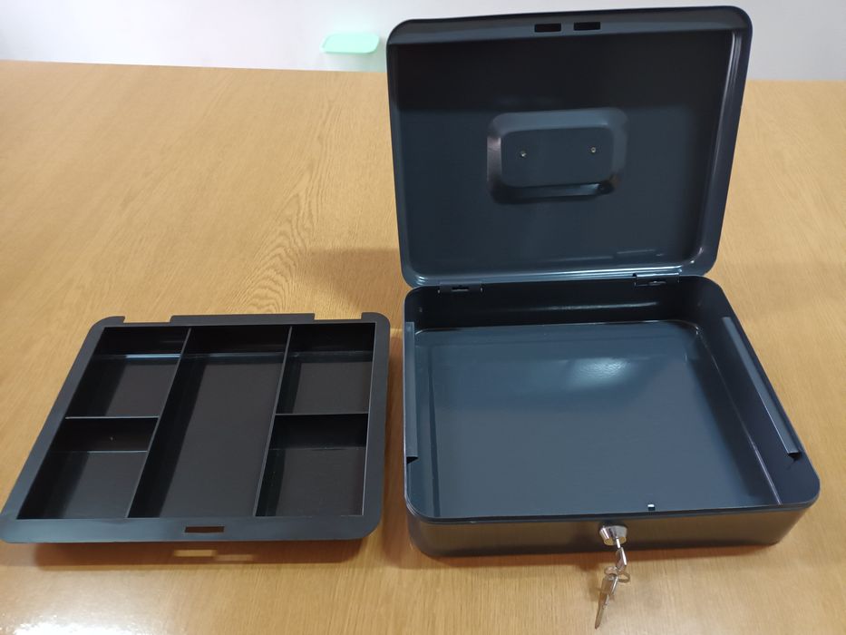 Várias ferramentas  chaves carros