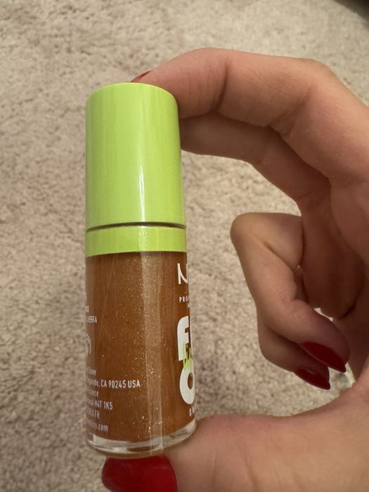 NYX Professional Makeup Fat Oil Lip Drip z drobinkami 4,8ml.