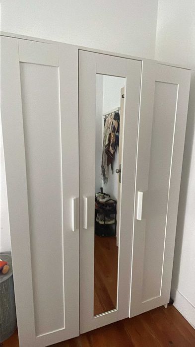 Armário IKEA com espelho e 3 portas (BRIMNES 117x50x190cm)
