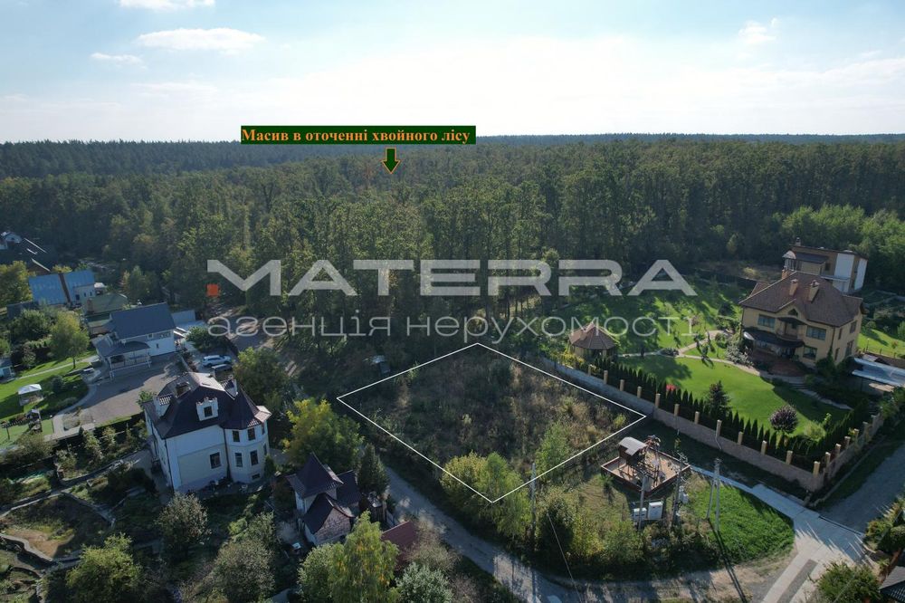 Стоянка продаж ділянки 12 соток в оточенні лісу