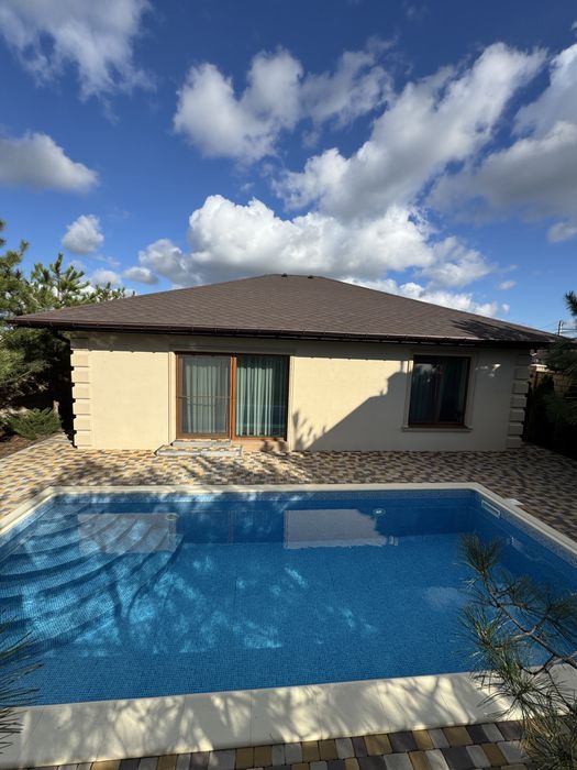 Срочно! Продам одноэтажный дом с бассейном, современный новый ремонт