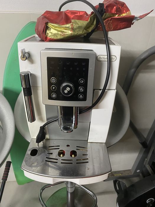 Maquina de cafe delonghi