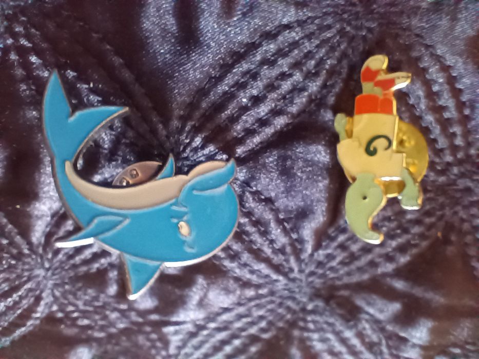 Pins antigos e coleção