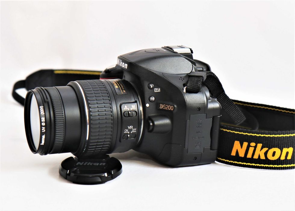 Nikon D5200 com lente Nikon 18-55mm máquina fotográfica digital reflex
