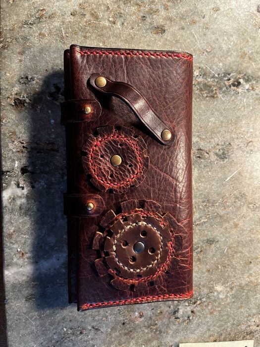Bolsa Artesanal em Couro para Tabaco de Enrolar – Estilo Steampunk