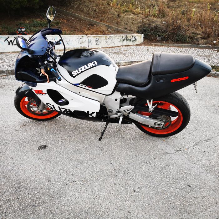 Suzuki GSXR 600  em bom estado.