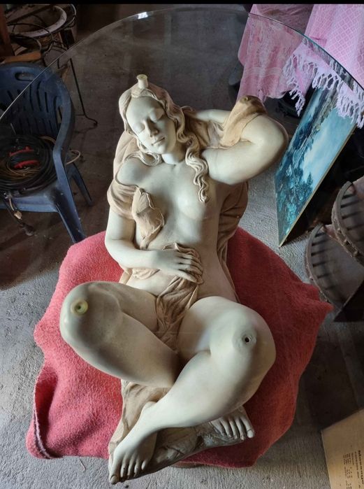 Sensualidade transbordante numa mesa de centro absolutamente INCRÍVEL e ÚNICA!!!